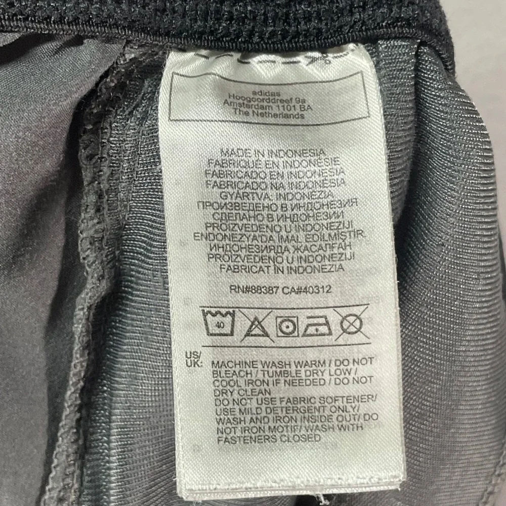 Adidas Athletic Shorts Mens Small Grey Zip Pockets Laser Cut‎